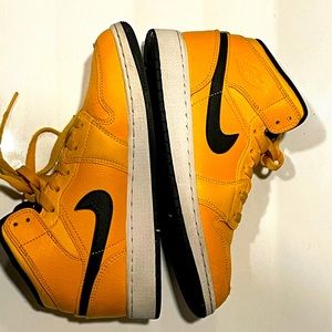 Air Jordan 1 Mid GS 'University Gold', Size 5.5
